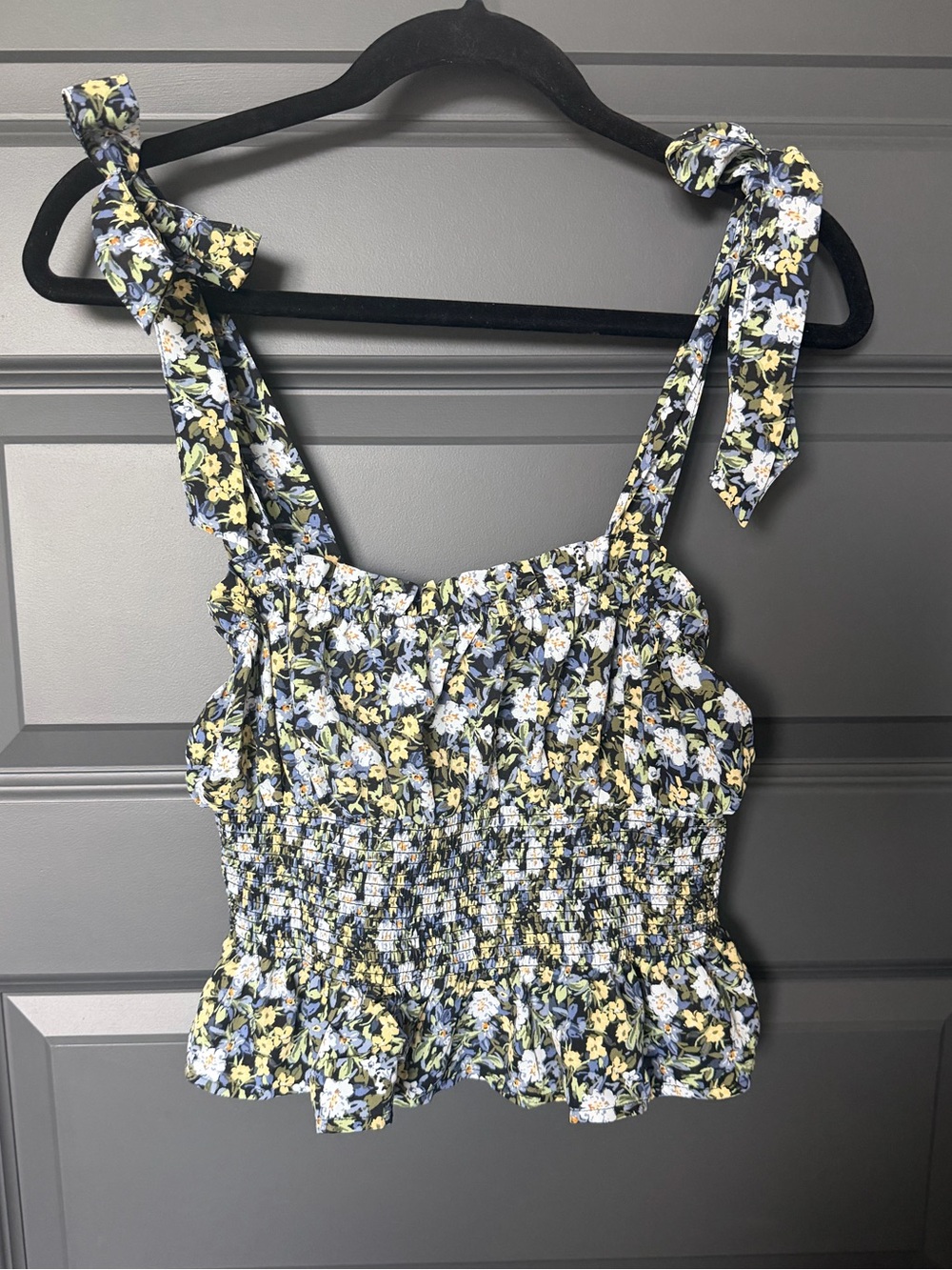 Forever 21 Black Floral Tie-Shoulder Smocked Crop Top